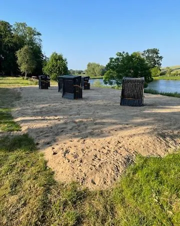 Neu Renovierte, Komplett Ausgestattete Mit 2 Schlafzimmern דירה Neu Gaarz