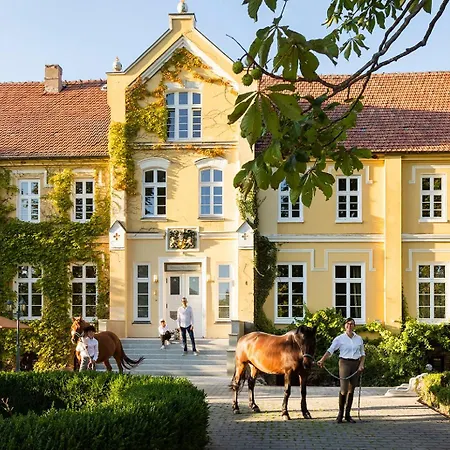 Neu Renovierte, Komplett Ausgestattete Mit 2 Schlafzimmern * Neu Gaarz