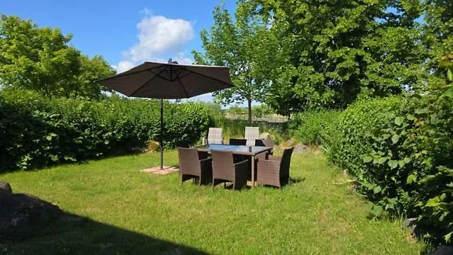 Neu Renovierte, Komplett Ausgestattete Mit 2 Schlafzimmern *