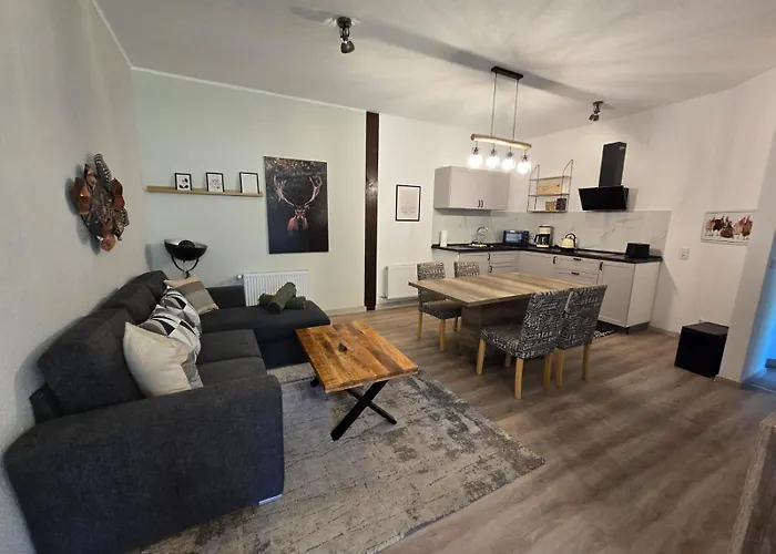 Neu Renovierte, Komplett Ausgestattete Mit 2 Schlafzimmern شقة *